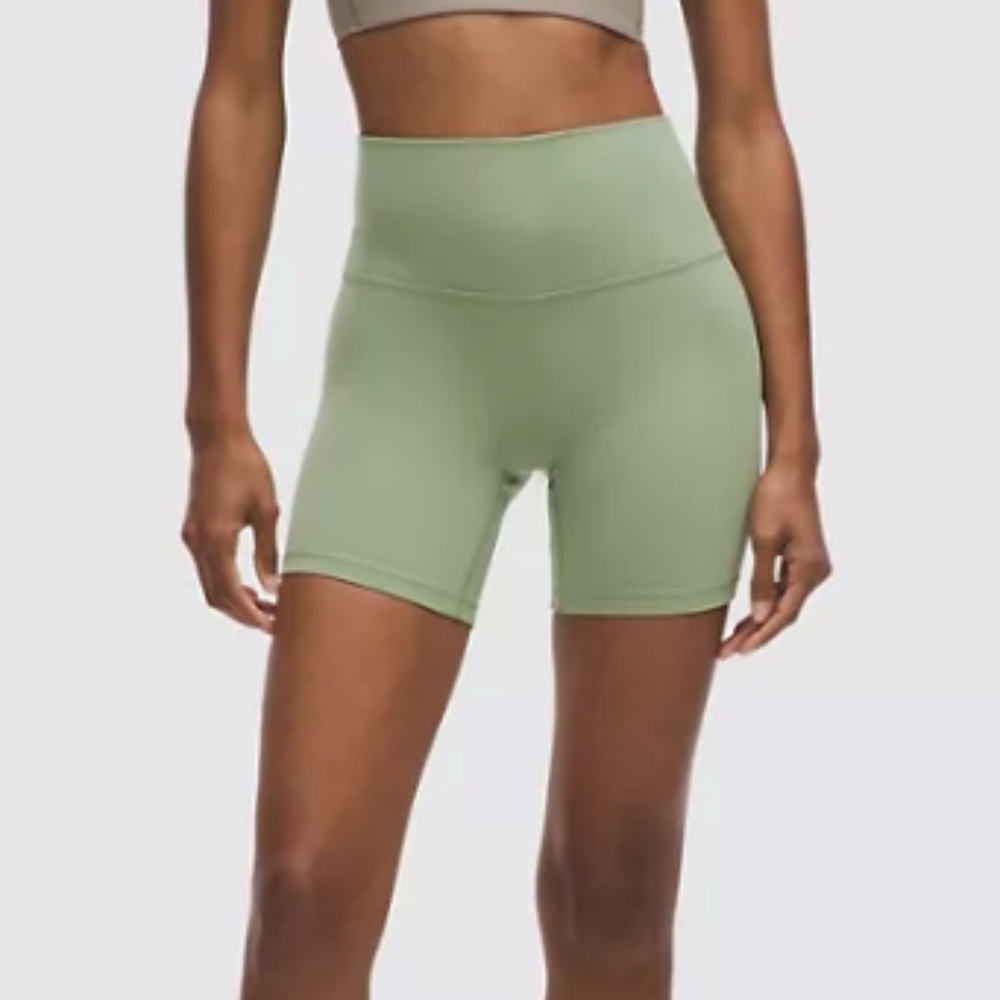PRE-OWNED Like New Lululemon High Rise 6 inch Shorts Size 8